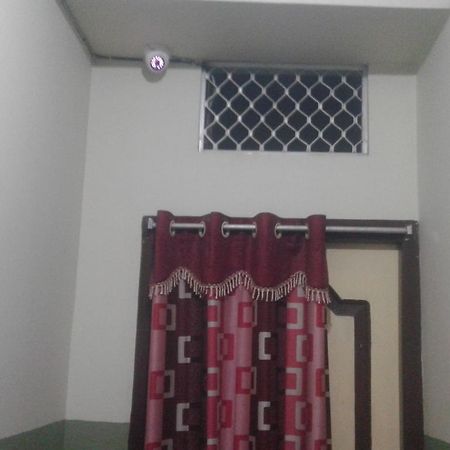 Ganesh Lodge Puri Esterno foto