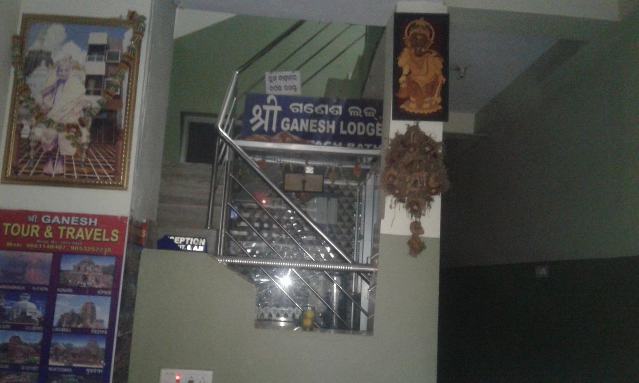 Ganesh Lodge Puri Esterno foto