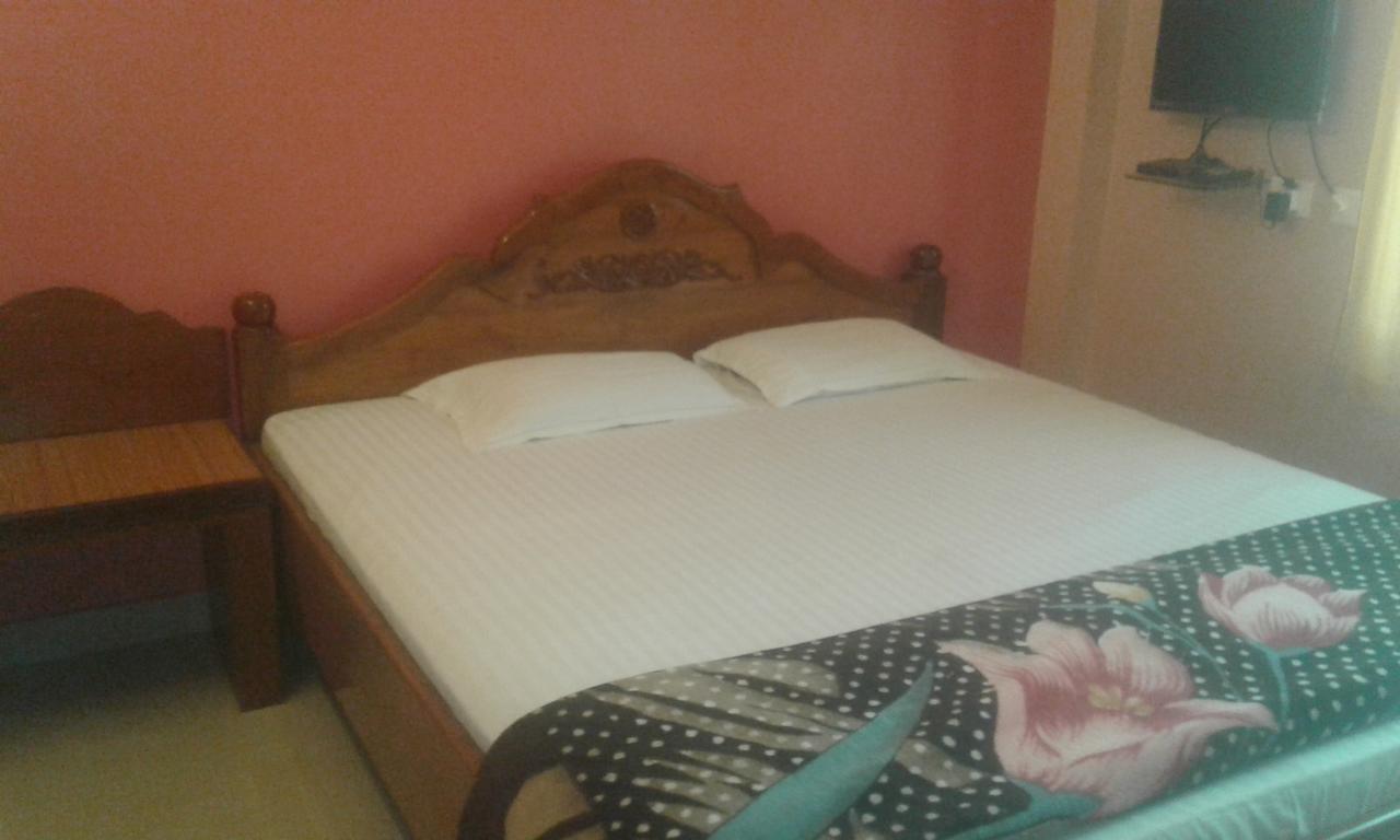 Ganesh Lodge Puri Esterno foto